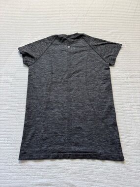 lululemon athletica Short Sleeve Heathered Charcoal Tee